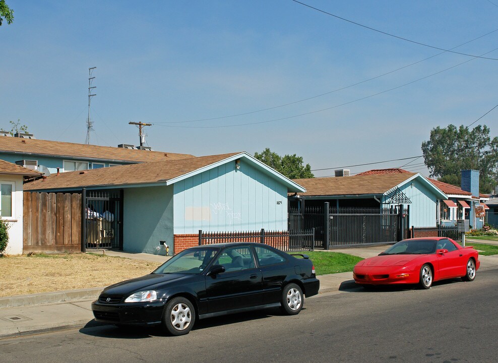 1675 N Tielman Ave in Fresno, CA - Foto de edificio