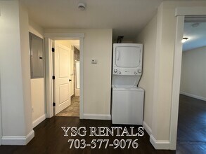 24 Sunset St, Unit Unit 1 in Boston, MA - Foto de edificio - Building Photo