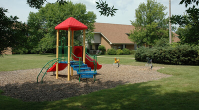 Green Court Apartments in Brown Deer, WI - Building Photo - Building Photo