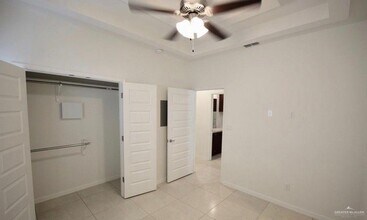 7 West Dr in Pharr, TX - Foto de edificio - Building Photo