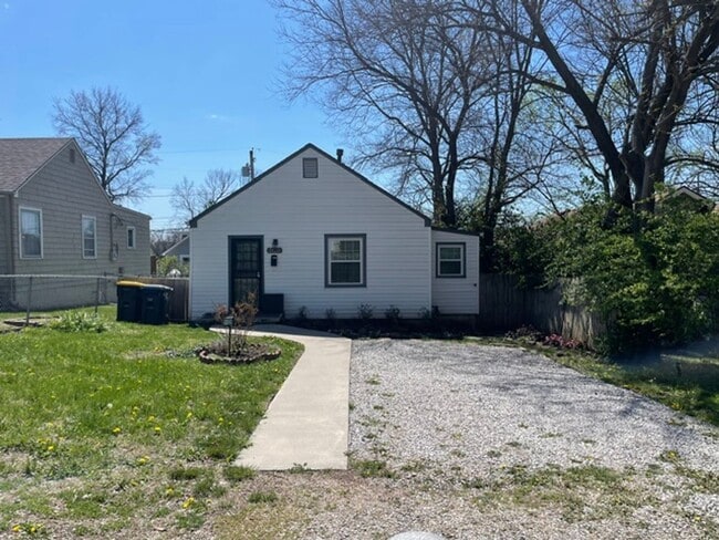 property at 1125 E 84th Terrace