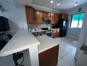 12623 NW 14th Pl in Sunrise, FL - Foto de edificio - Building Photo