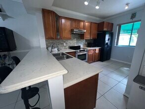 12623 NW 14th Pl in Sunrise, FL - Building Photo - Building Photo