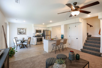 Clay Creek Townhomes in Smithville, MO - Building Photo - Interior Photo