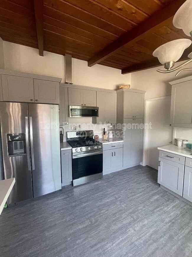 355 Broadway in Chula Vista, CA - Foto de edificio - Building Photo