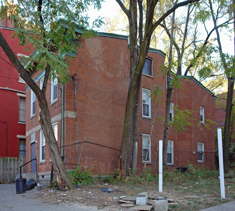 1320 Pendleton St in Cincinnati, OH - Building Photo