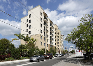 Amistad Apartments in Miami, FL - Building Photo - Building Photo