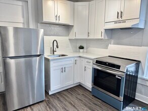 34 Hanford Ave in Bridgeport, CT - Building Photo - Building Photo