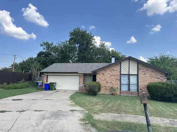 7408 Quail Ct in Watauga, TX - Building Photo