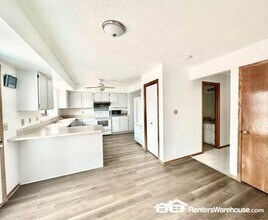 2048 Walnut St in West Des Moines, IA - Building Photo - Building Photo