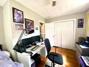 9 Arlington St, Unit 2 in Somerville, MA - Foto de edificio - Building Photo