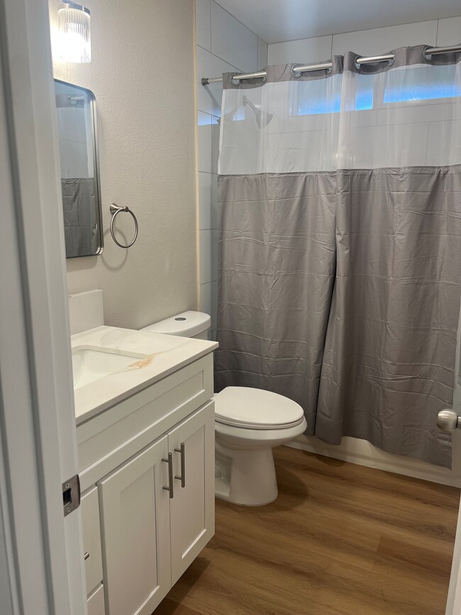 2059 S Nautical St in Anaheim, CA - Foto de edificio - Building Photo