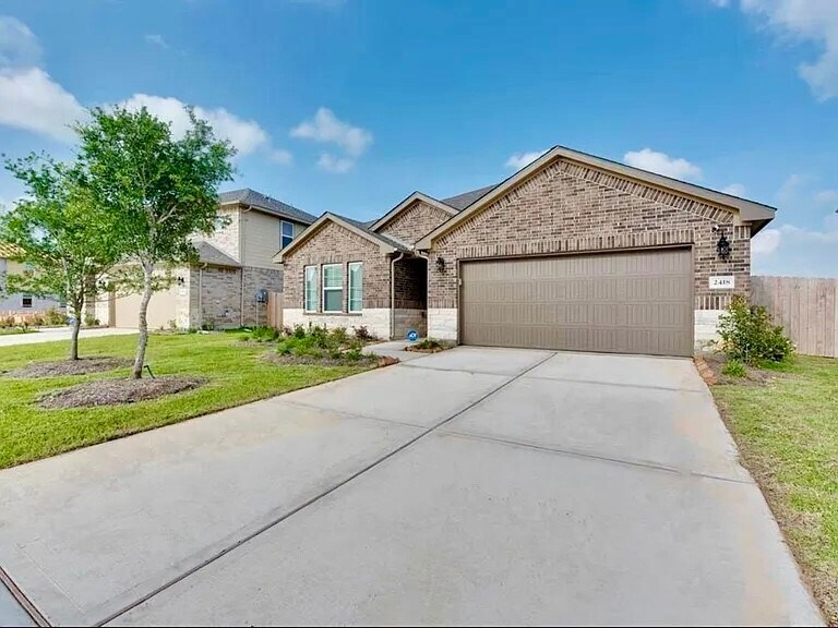 2418 Humble Wy in Rosenberg, TX - Building Photo