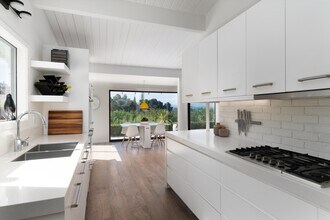 15355 Stonewood Ter in Sherman Oaks, CA - Building Photo - Building Photo