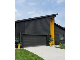 1013 Gardner St in Wayzata, MN - Building Photo