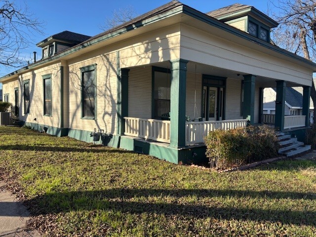 902 N 1st St in Temple, TX - Building Photo - Building Photo