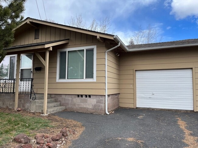 property at 1975 Siskiyou St
