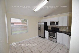 20030 NW 58th Ave in Hialeah, FL - Foto de edificio - Building Photo