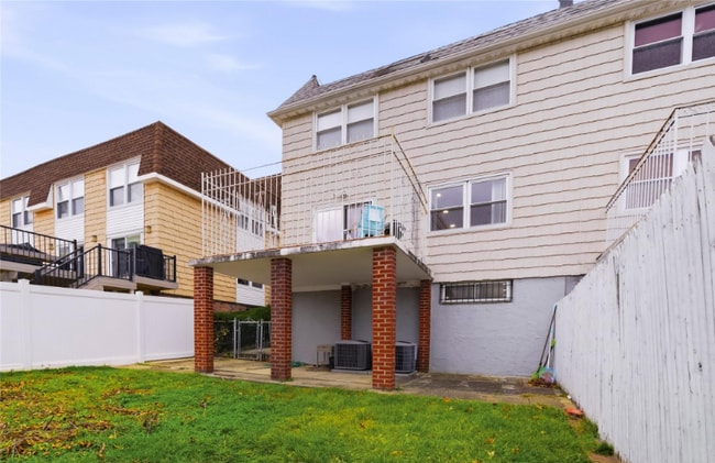 15-69-1215 215th St in Queens, NY - Building Photo - Building Photo