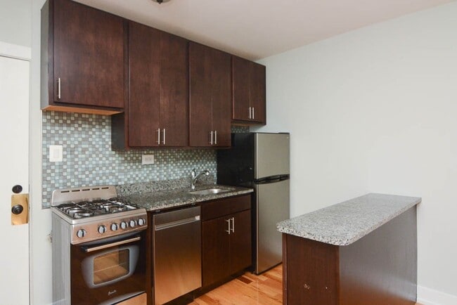 820 W Cornelia Ave in Chicago, IL - Foto de edificio - Building Photo