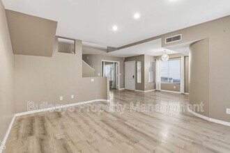 2333 E Gelding Dr in Phoenix, AZ - Building Photo - Building Photo