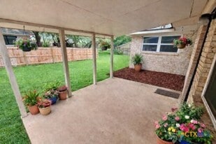 482 Kerlick Ln in New Braunfels, TX - Building Photo