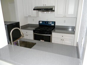 990 Duncan St-Unit -108G in San Francisco, CA - Building Photo - Building Photo