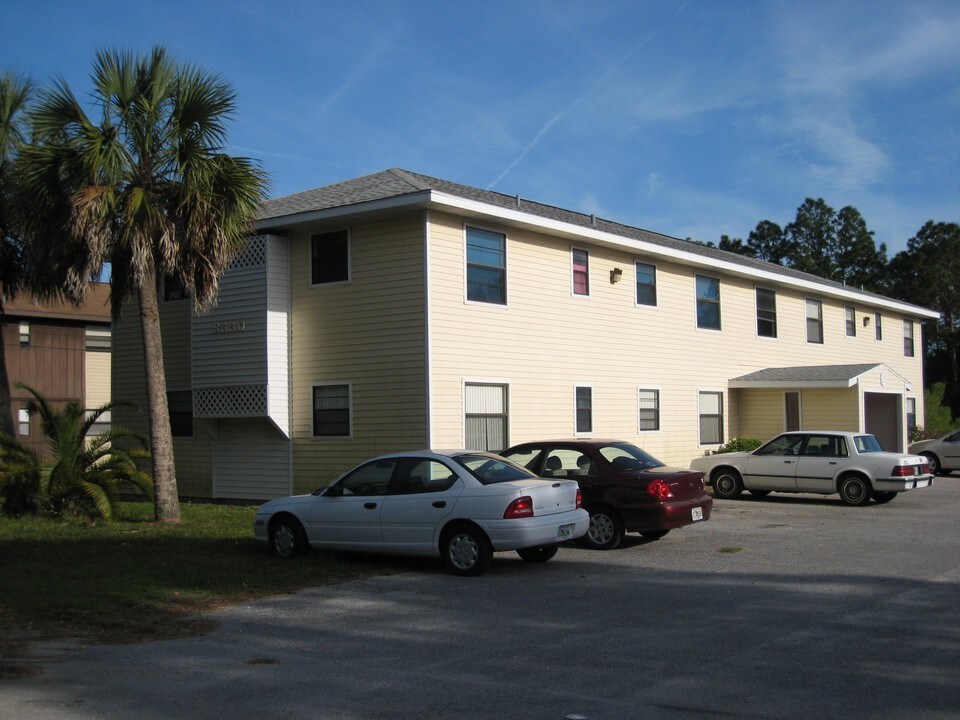 8550 W Mayo Dr in Crystal River, FL - Foto de edificio
