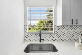 1882 Lake St in Oviedo, FL - Building Photo - Building Photo