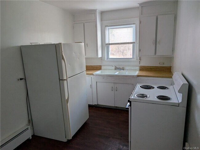 100 Lincoln Pl-Unit -2 in Liberty, NY - Building Photo - Building Photo