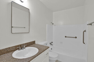 Shana's Apartments in Sacramento, CA - Building Photo - Interior Photo