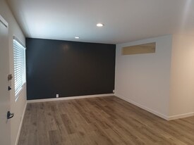 7347 Haskell Ave in Los Angeles, CA - Building Photo