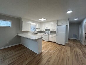 17 Wintergreen Ln in Taylors, SC - Foto de edificio - Building Photo