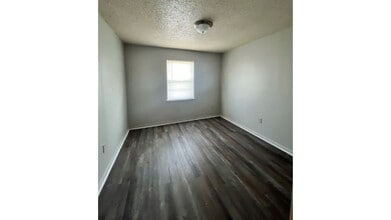 1415 W Norris St in El Campo, TX - Foto de edificio - Building Photo