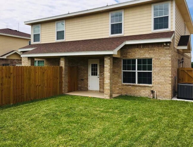 2614 Phoenix St, Unit 1 in Edinburg, TX - Building Photo - Building Photo