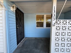 1333 Collier Ave in Modesto, CA - Building Photo - Building Photo