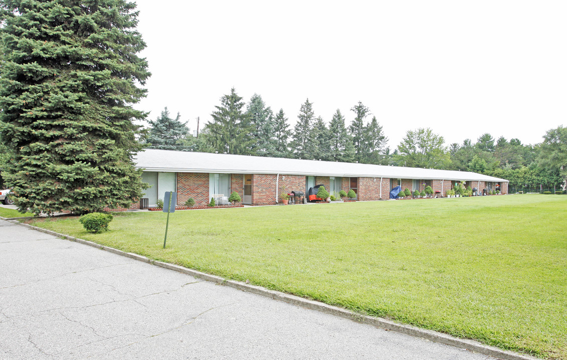 Shelby Court Apartments in Shelby Township, MI - Building Photo