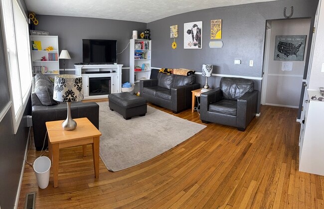 property at 707 W 15th St