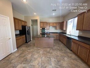 9037 Sweet Tree Ct in Las Vegas, NV - Building Photo - Building Photo