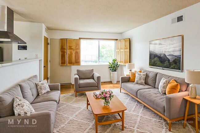 property at 5515 Spinnaker Dr
