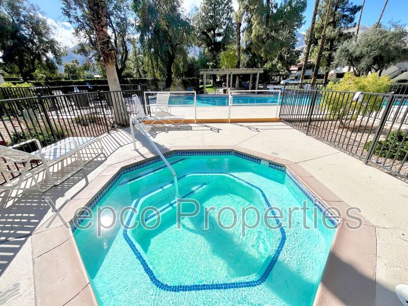 751 N Los Felices Rd in Palm Springs, CA - Building Photo