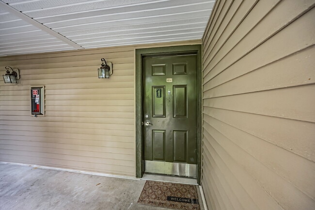 11313 NE 128th St in Kirkland, WA - Building Photo - Building Photo