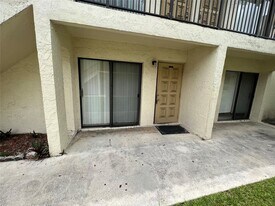 11116 Royal Palm Blvd, Unit 2-10 in Coral Springs, FL - Foto de edificio - Building Photo