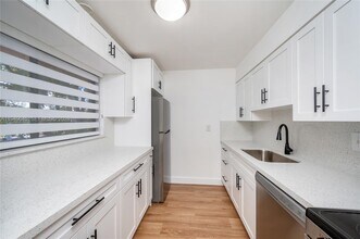 8415 SW 107th Ave in Miami, FL - Building Photo - Building Photo