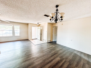 6111 7th St in Lubbock, TX - Foto de edificio - Building Photo