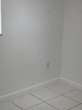 3527 NE 168th St, Unit 204 in North Miami Beach, FL - Building Photo - Building Photo