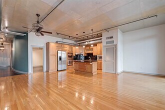1616 Fountain View Dr in Houston, TX - Building Photo - Building Photo