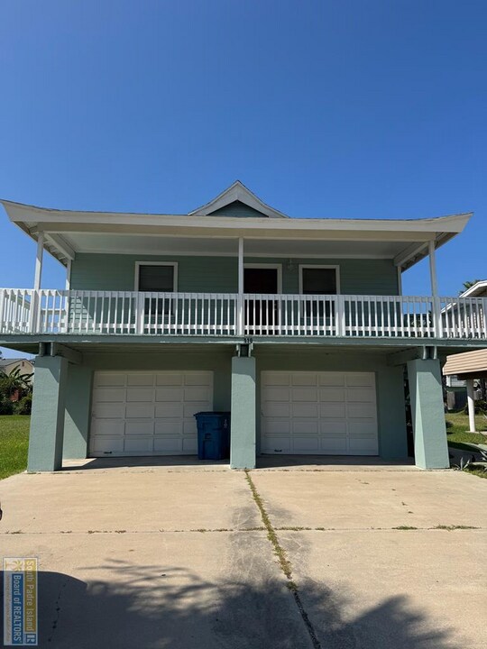 110 E Hibiscus St in South Padre Island, TX - Building Photo