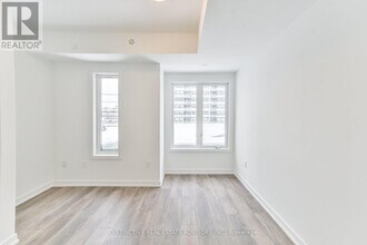 3069 Pharmacy Ave in Toronto, ON - Building Photo - Building Photo