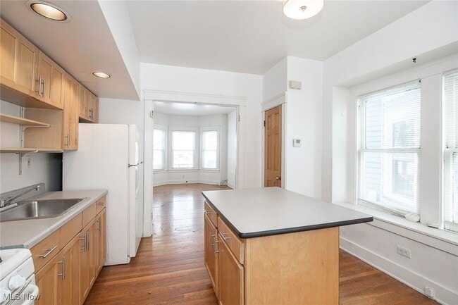 property at 6911 Franklin Blvd